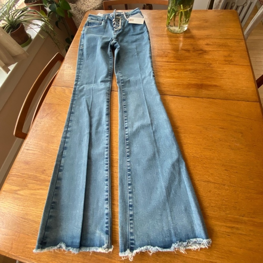 Good American flare jeans. Never worn, perfect condition.